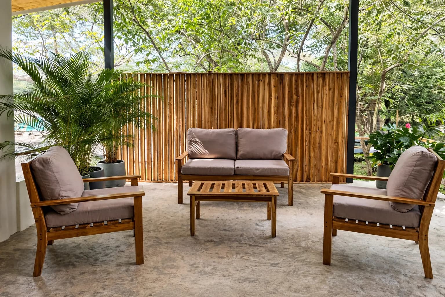 Curated, fully furnished interior by Surí — warm neutral palette and natural materials (view 35)