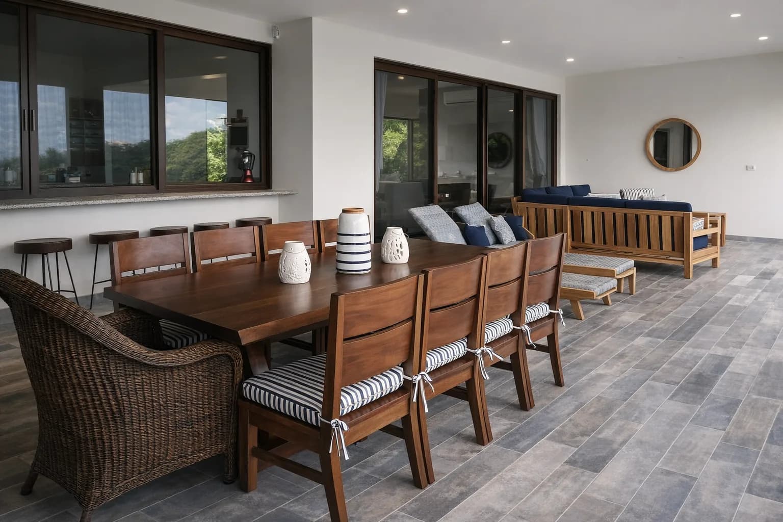 Hillside Retreat, furnished by Surí